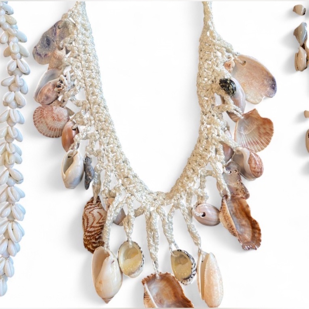 Vintage Shell Necklaces four total - Picture 4 of 7